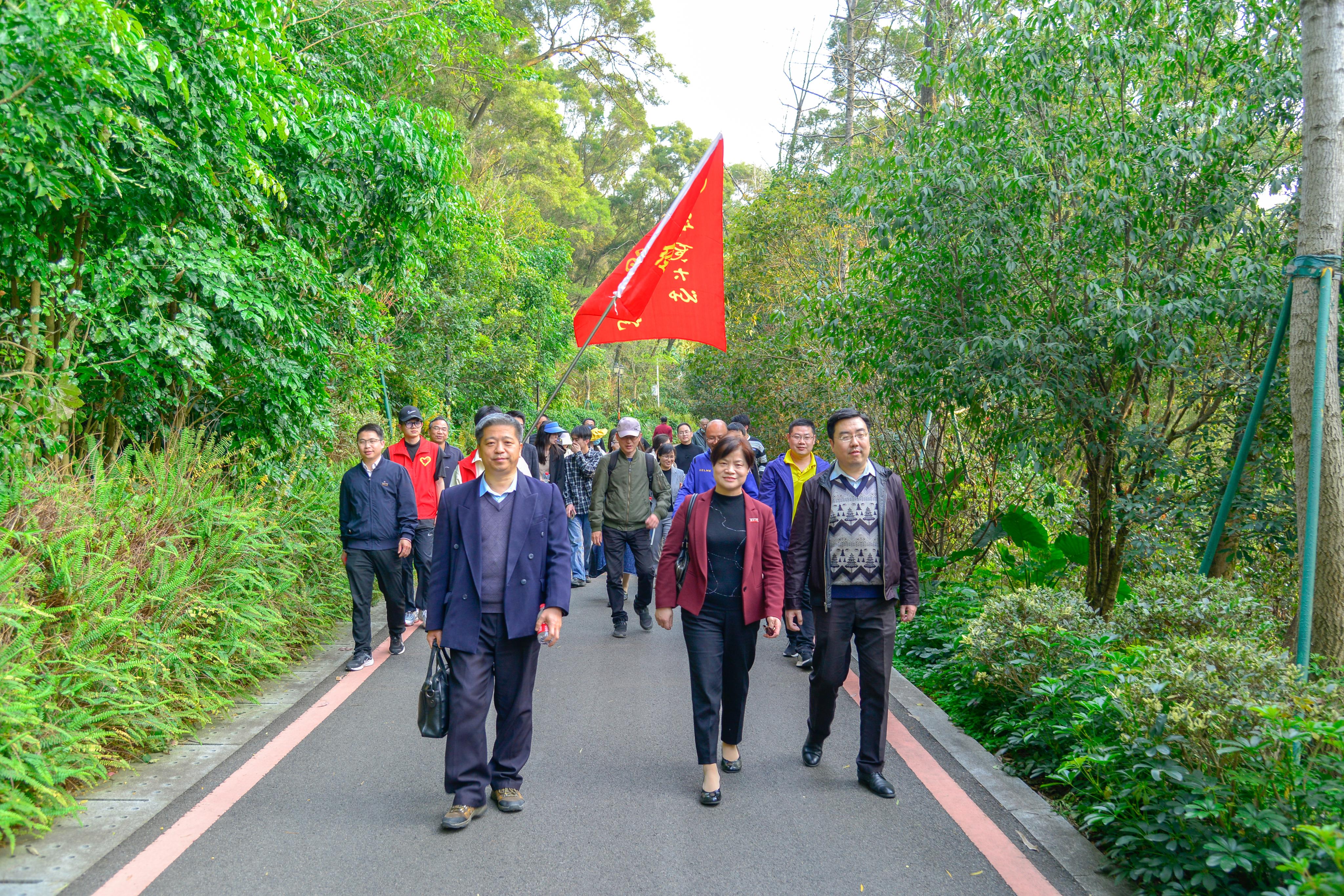 太阳成集团tyc539组织“踏青寻福 同聚共庆”福山郊野公园健步...